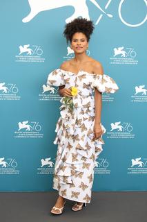 Zazie Beetz feet photo thumbnail