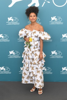 Zazie Beetz feet photo thumbnail