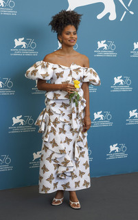 Zazie Beetz feet photo thumbnail