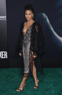 Zazie Beetz feet photo thumbnail