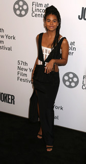 Zazie Beetz feet photo thumbnail
