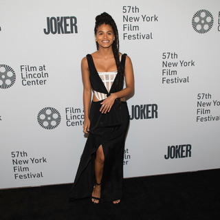 Zazie Beetz feet photo thumbnail