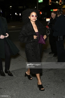 Zazie Beetz feet photo thumbnail