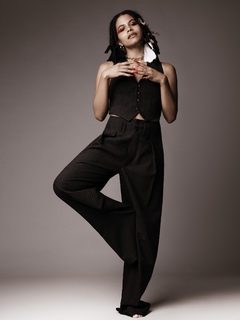 Zazie Beetz feet photo thumbnail