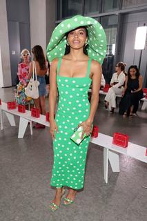 Zazie Beetz feet photo thumbnail