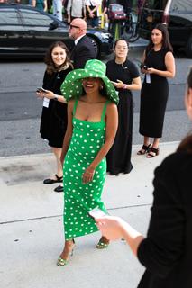 Zazie Beetz feet photo thumbnail