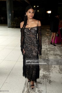 Zazie Beetz feet photo thumbnail
