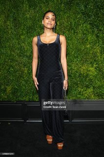 Zazie Beetz feet photo thumbnail