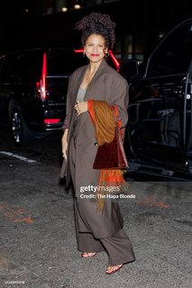 Zazie Beetz feet photo thumbnail