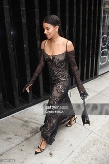 Zazie Beetz feet photo thumbnail
