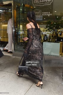 Zazie Beetz feet photo thumbnail
