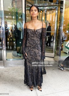 Zazie Beetz feet photo thumbnail
