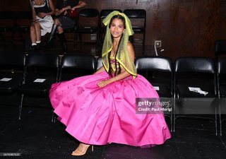 Zazie Beetz feet photo thumbnail