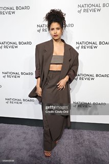 Zazie Beetz feet photo thumbnail