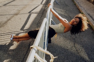 Zazie Beetz feet photo thumbnail
