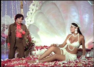Zeenat Aman feet photo 1