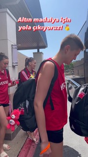 Zehra Günes feet photo thumbnail