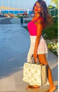 Zeina feet photo thumbnail