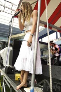 Zella Day feet photo thumbnail