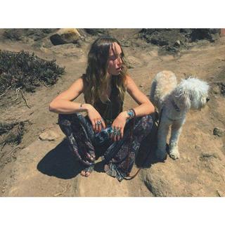 Zella Day feet photo thumbnail