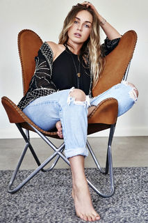 Zella Day feet photo thumbnail