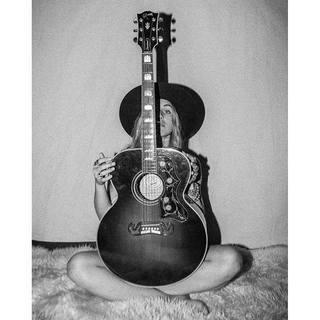 Zella Day feet photo thumbnail