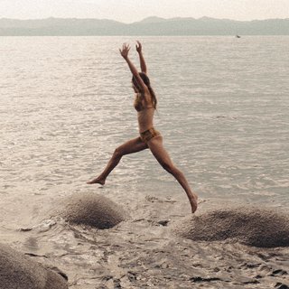 Zella Day feet photo thumbnail