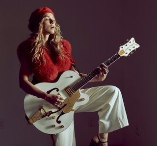 Zella Day feet photo thumbnail