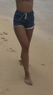 Zella Day feet photo thumbnail