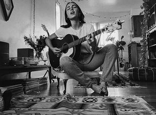 Zella Day feet photo thumbnail