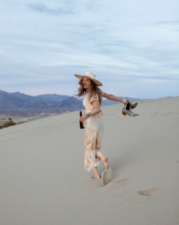 Zella Day feet photo thumbnail