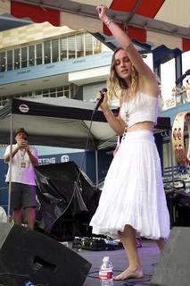 Zella Day feet photo thumbnail