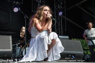Zella Day feet photo thumbnail