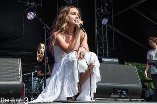 Zella Day feet photo thumbnail