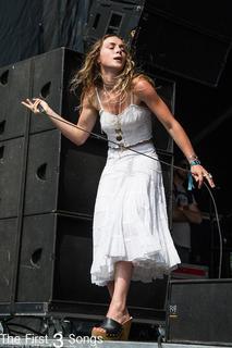 Zella Day feet photo thumbnail