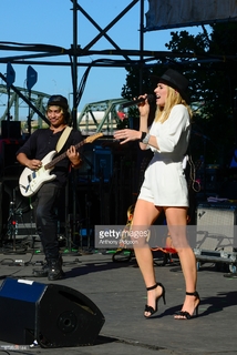 Zella Day feet photo thumbnail