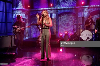 Zella Day feet photo thumbnail