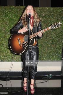 Zella Day feet photo thumbnail