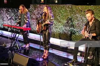 Zella Day feet photo thumbnail