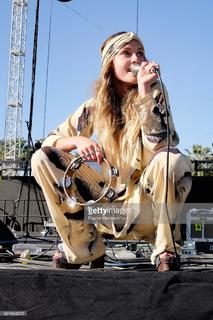Zella Day feet photo thumbnail