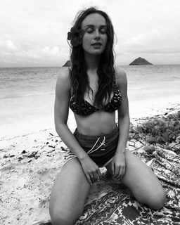 Zella Day feet photo thumbnail