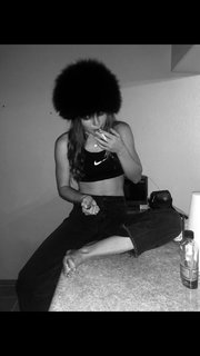 Zella Day feet photo thumbnail