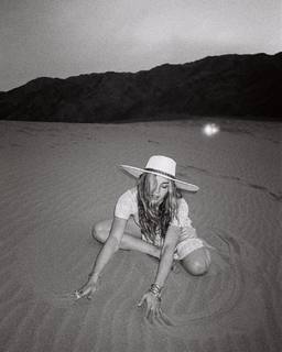 Zella Day feet photo thumbnail