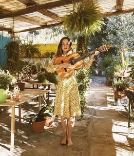 Zella Day feet photo thumbnail