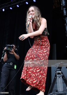 Zella Day feet photo thumbnail