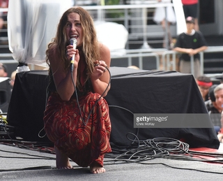 Zella Day feet photo thumbnail