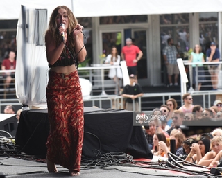 Zella Day feet photo thumbnail