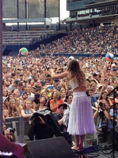 Zella Day feet photo thumbnail