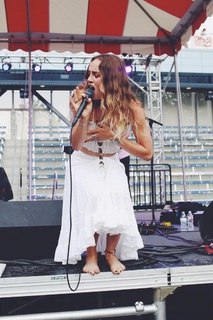Zella Day feet photo thumbnail