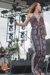 Zella Day feet photo thumbnail